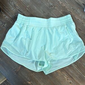 Lululemon Hotty Hot HR 2.5” size 8 mint green